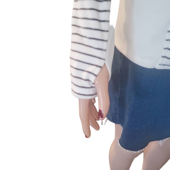 Eddie Bauer Size S Cream Black Striped Zip Fleece Hoodie Thumbholes TINY FLAW - Picture 3 of 10